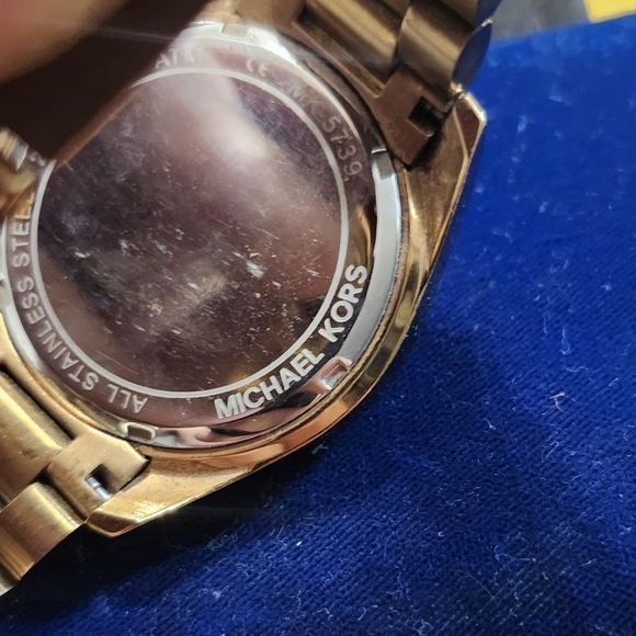 Mens Michael Kors MK-5739 gold tone chronograph - Picture 5 of 5